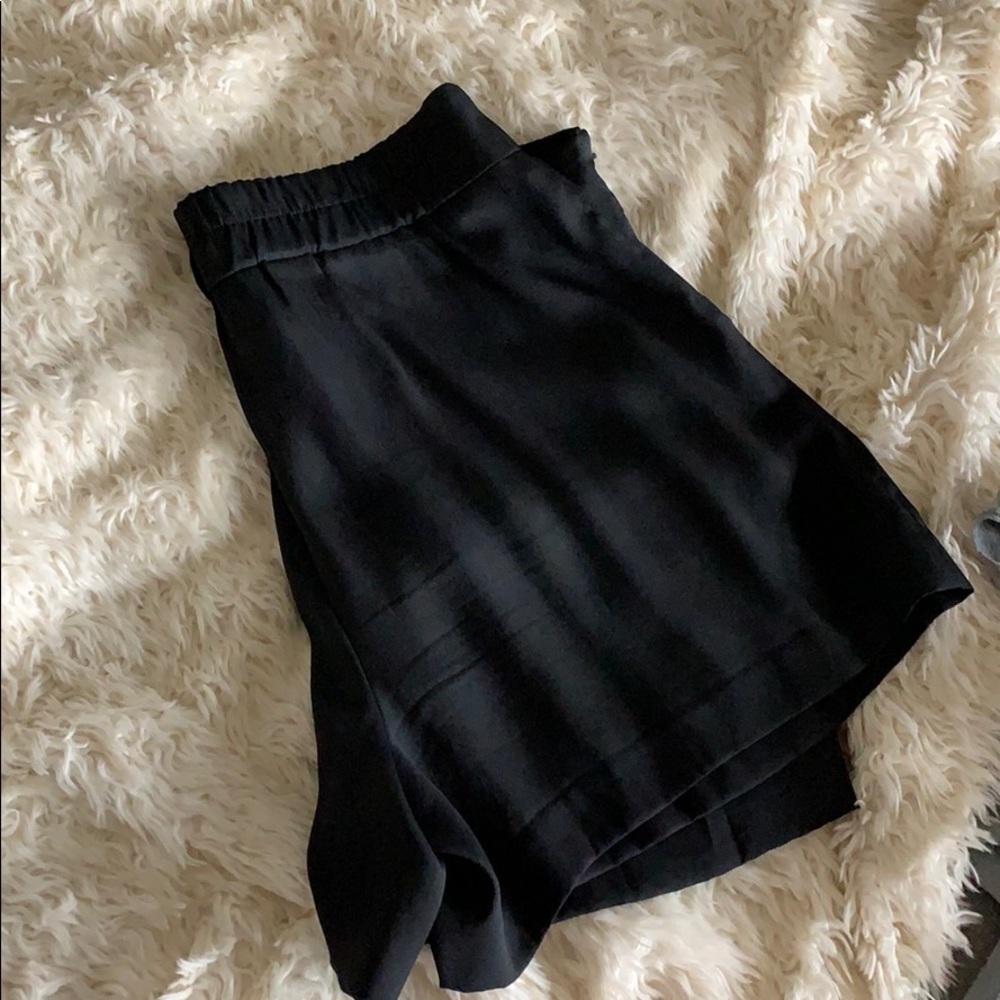 Ann Taylor stretch black shorts - Picture 3 of 8
